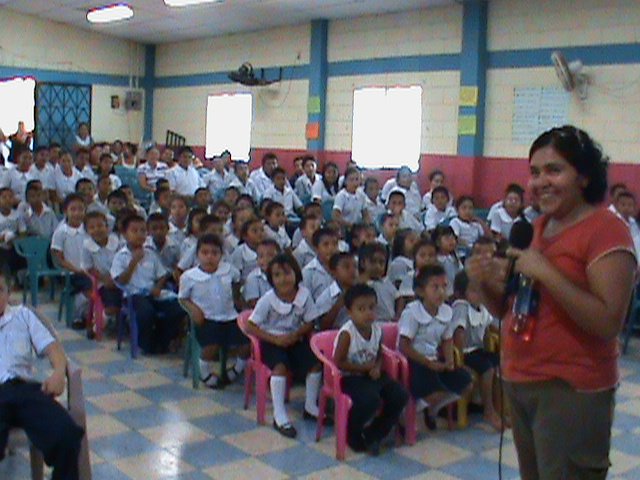 Isla tasajera apadrinabamos a los ninos de Colegio El Sembrador
